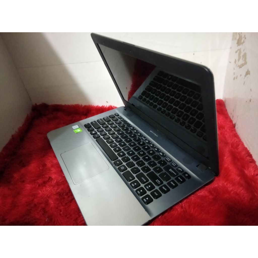 Laptop high kencang Asus x441UBR/core i3 gen7 ram8gb/SSD 240+HDD 500gb/VGA Intel hd /siap pake