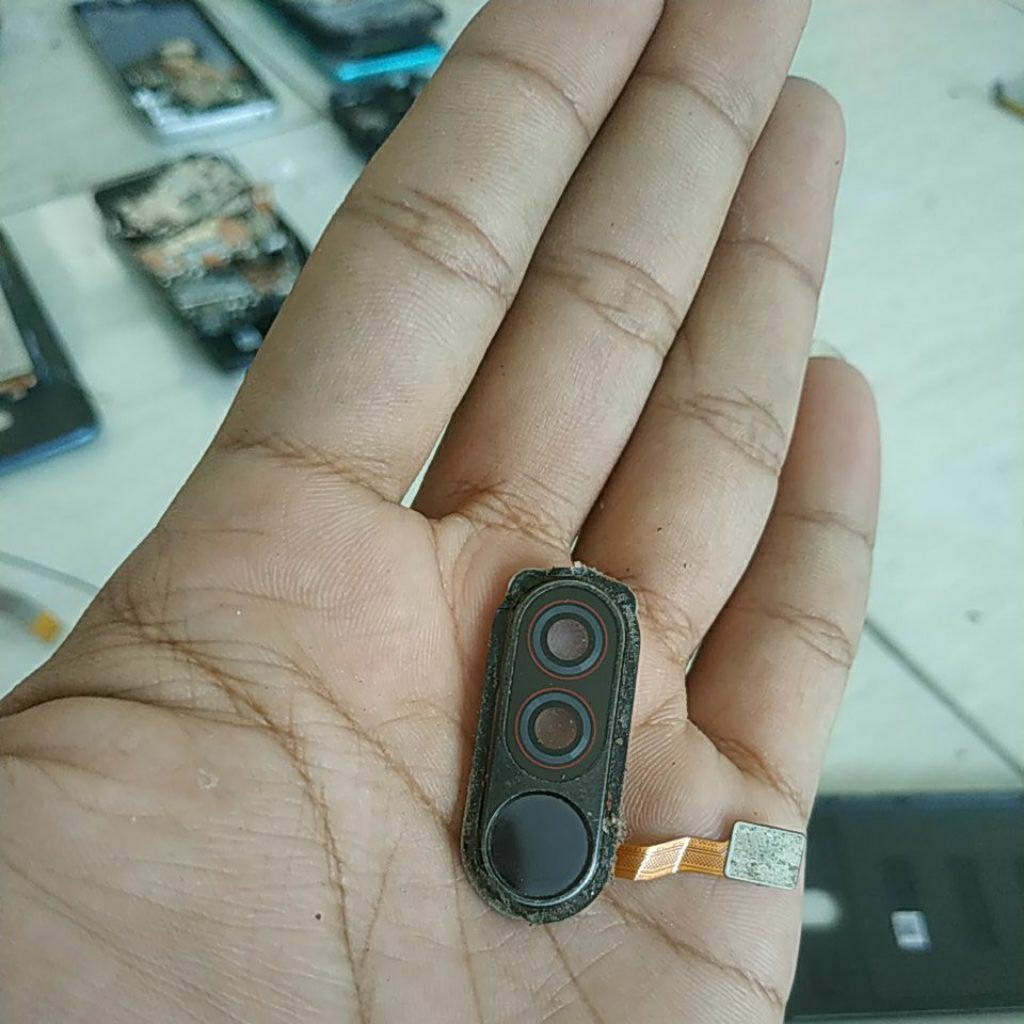 kaca kamera bekas Poco f1