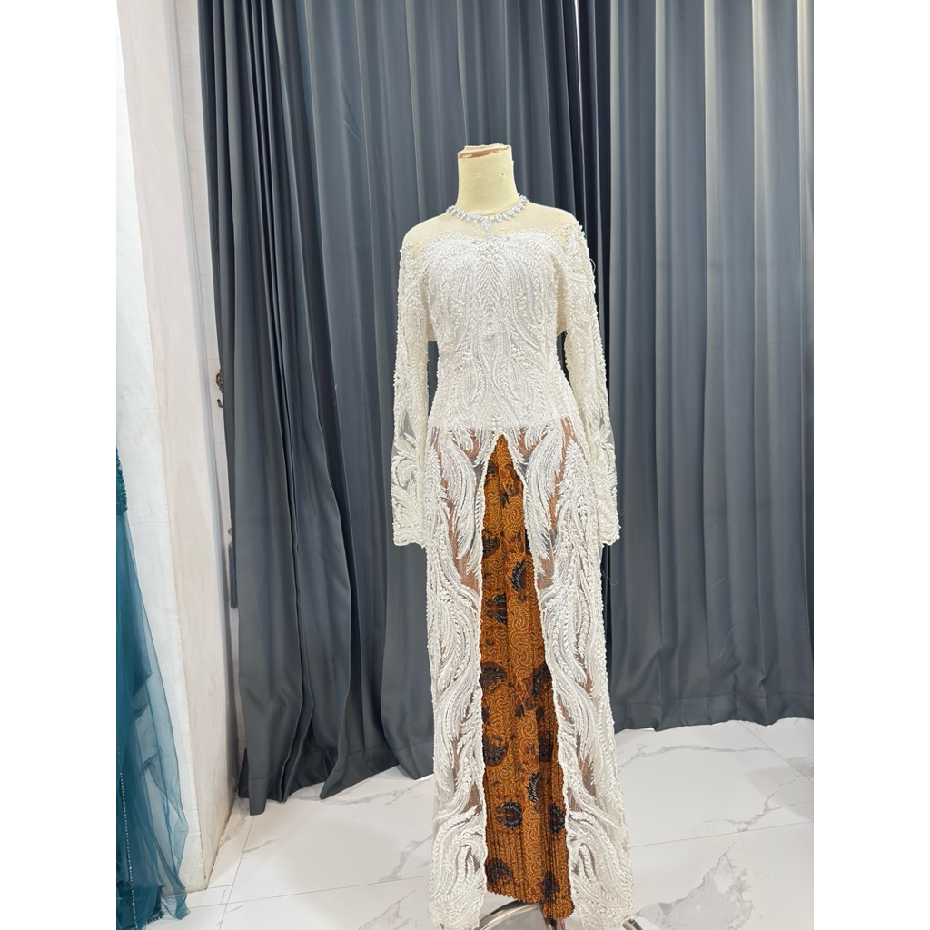 Baju Akad Pengantin