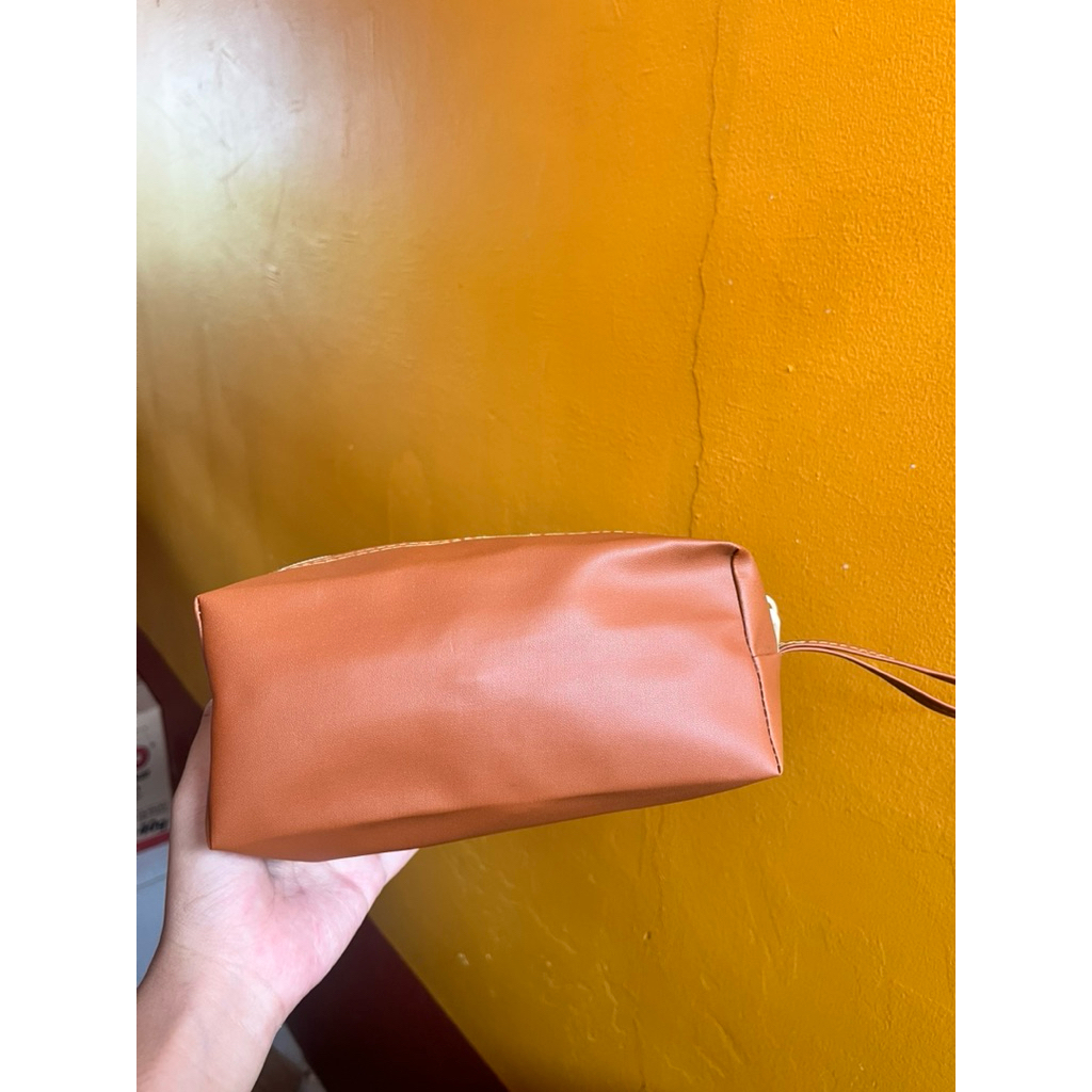 

Dompet atau tempat pensil