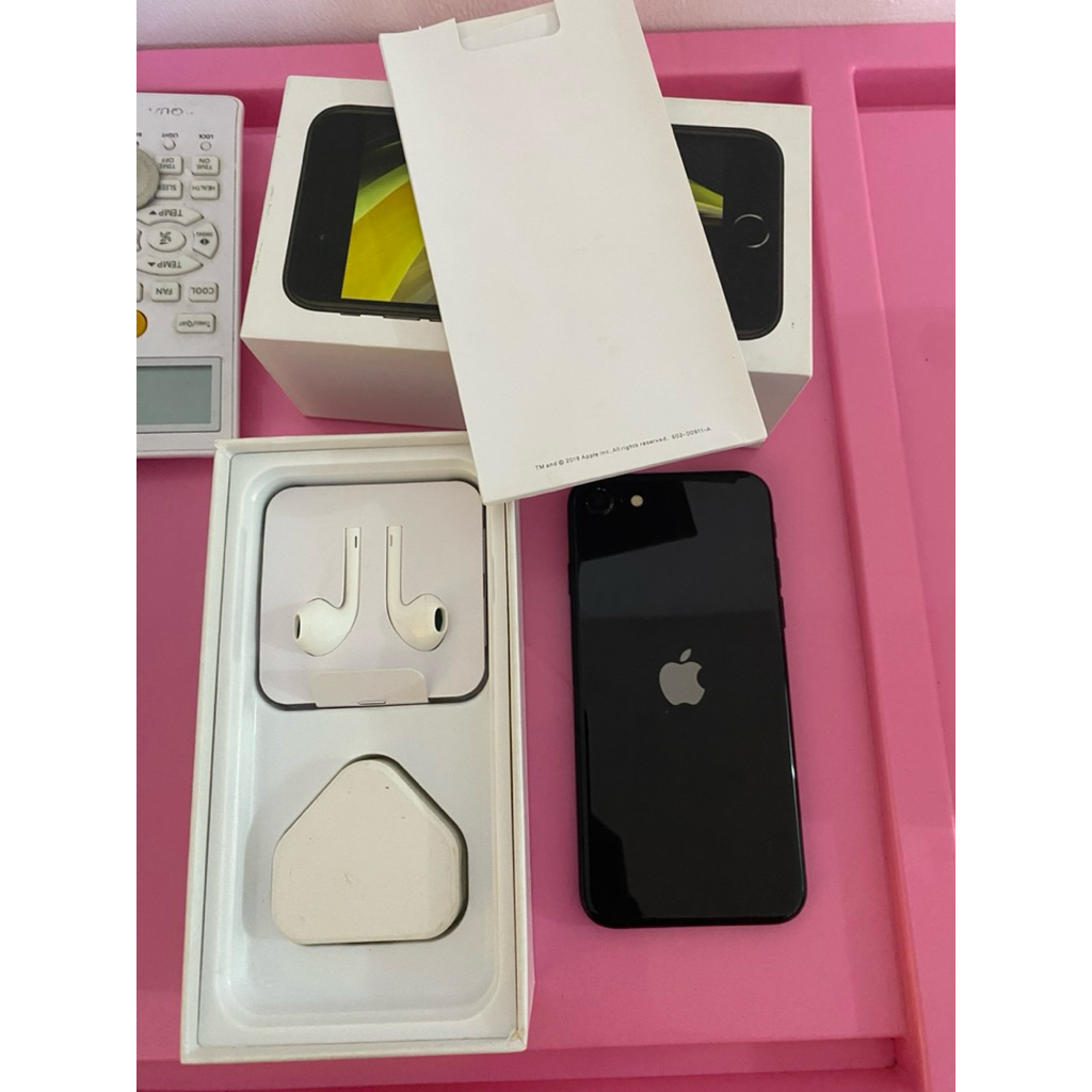 iphone SE 2020 hitam 128Gb