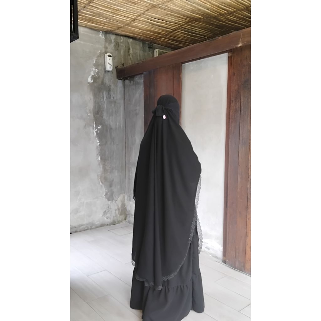 Jilbab Semi Oval Jumbo renda tile hitam salmaaniqob khimar jetblack
