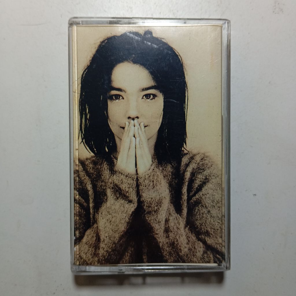 Kaset Pita Bjork Album Debut