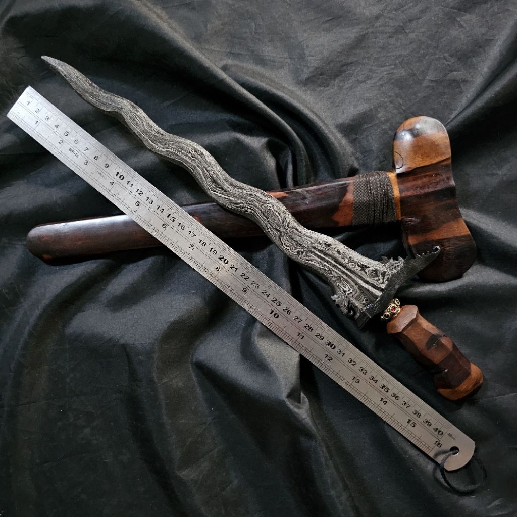 Keris Bali Seselet Luk 9 Pamor Adheg Rambut Wengkon Beras Wutah