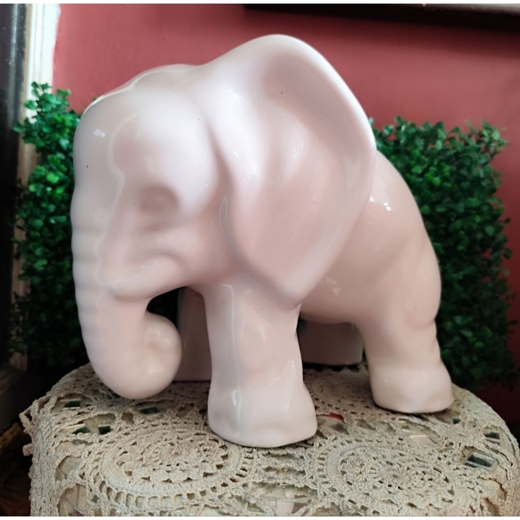 Patung lawas  Gajah Thailand pembawa keberuntungan keramik tua putih klasik artistik Panjang :25 cm 