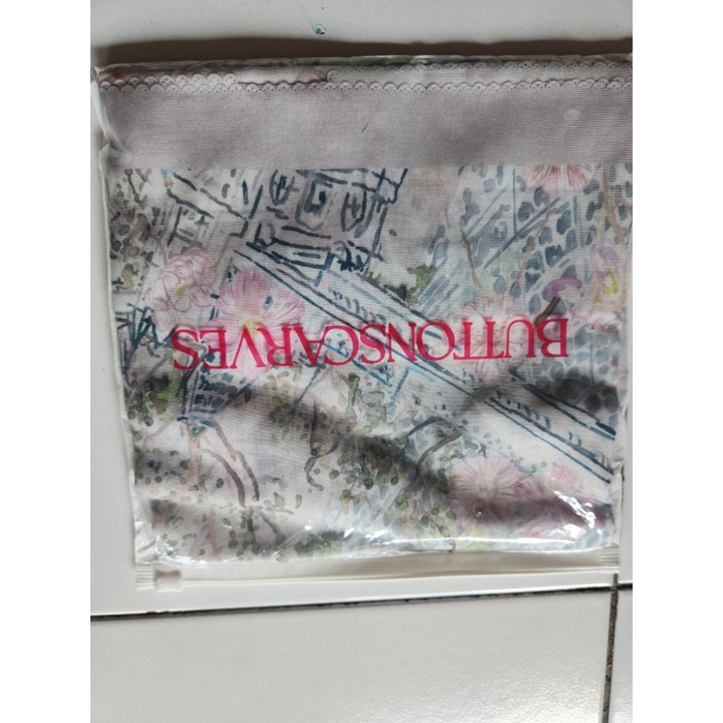 Buttonscarves - As is The British Ash (No Box)