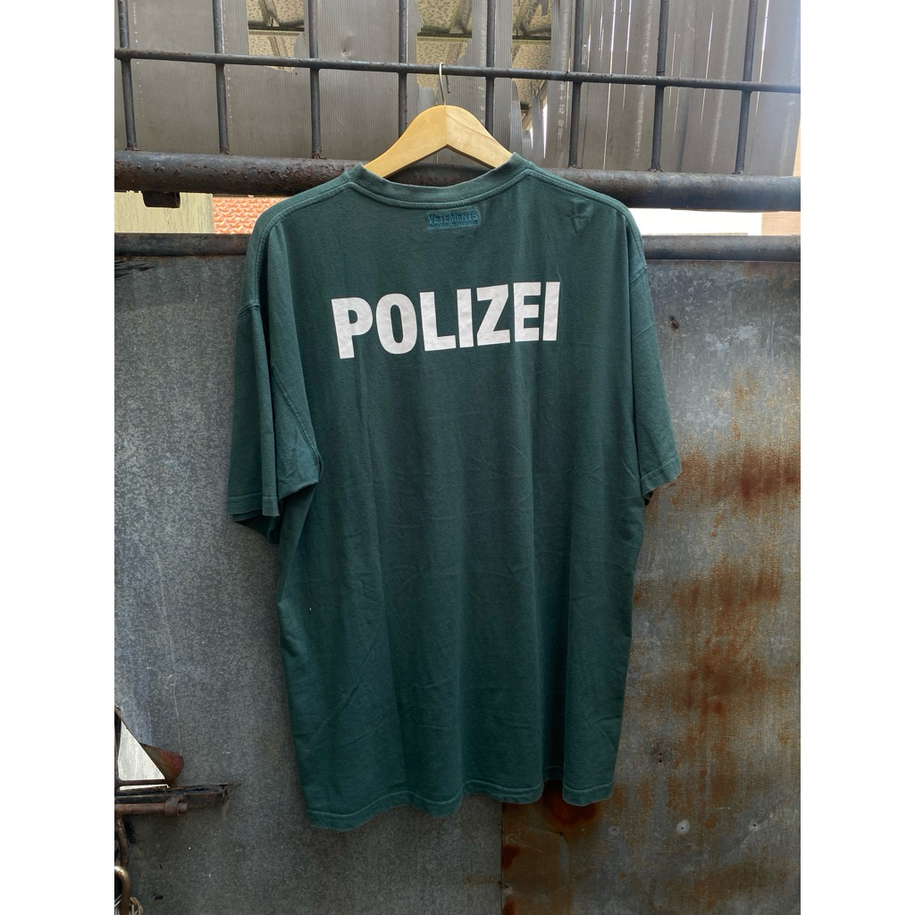 vetements polizei tee