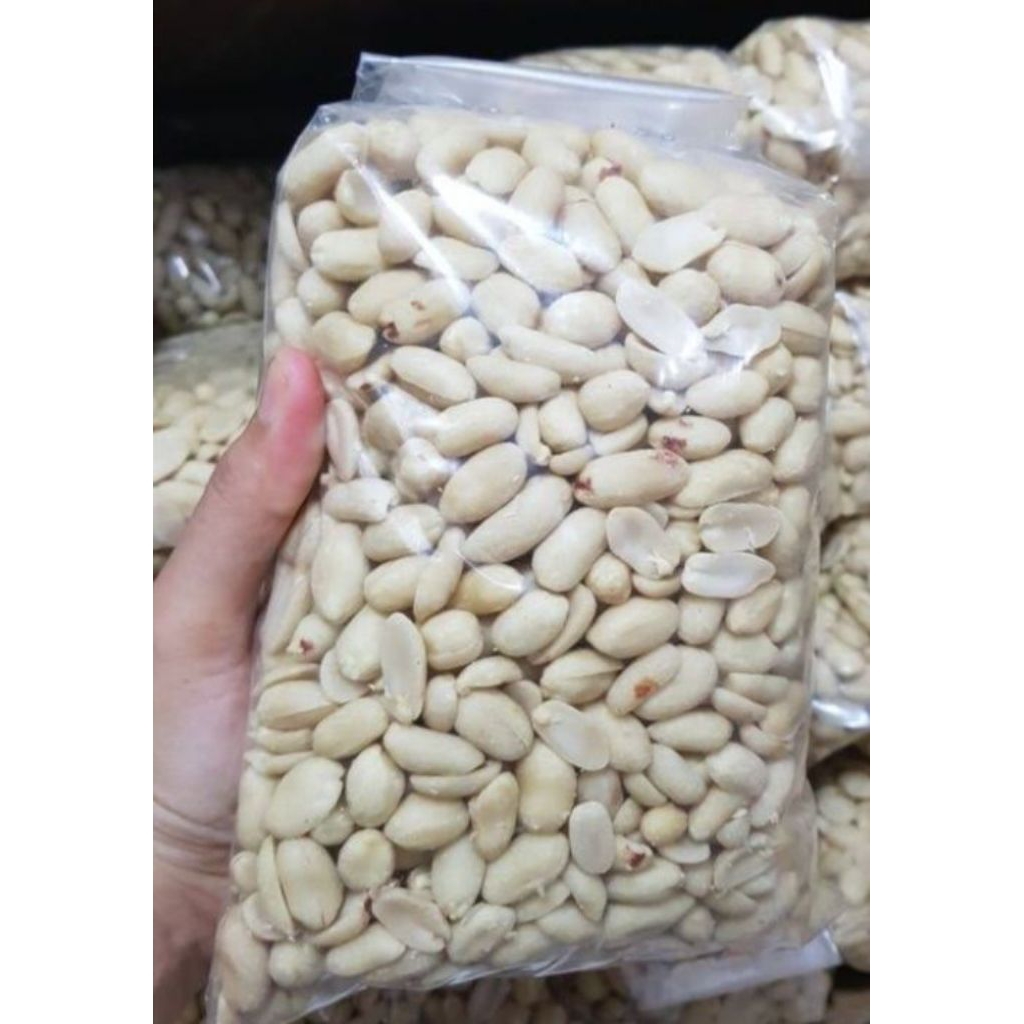 

Kacang tanah Kupas Super 500gr Mentah