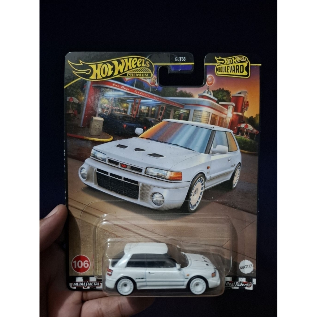 Hot Wheels Mazda 323 GTR Boulevard