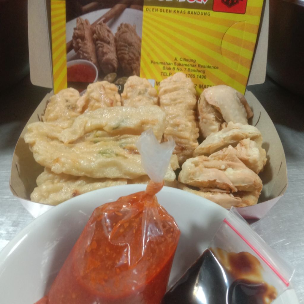 

BATAGOR GUNTUR - Aci Batagor Setengah Matang Isi 10 biji Kemasan Vakum Asli 100% Ikan Tenggiri Jumbo