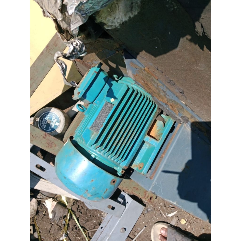 MOTOR ASYNCIIRONOUS 3PHASE SHANGHAI RPM 1430 SECOND KONDISI BAIK SIAP DIPAKAI BERGARANSI