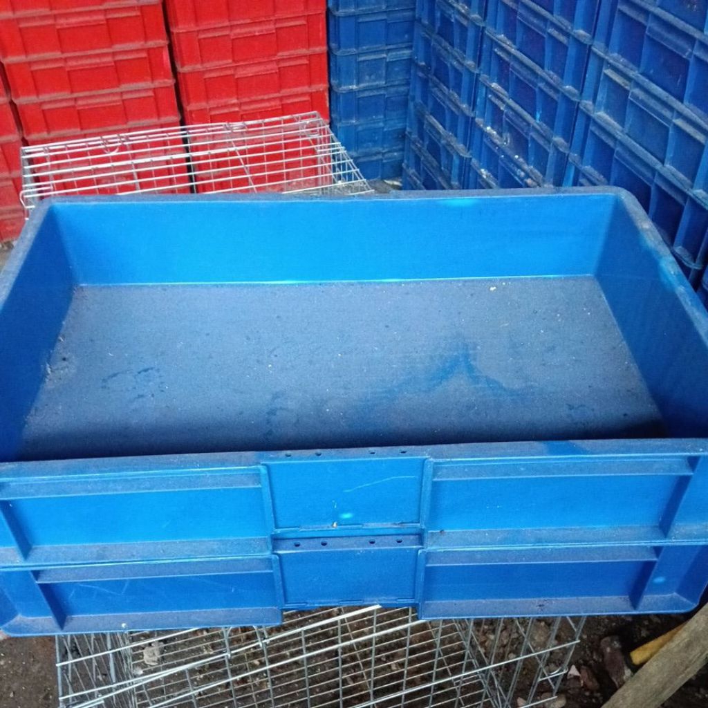 Kotak  Plastik Kontainer Bekas Serbaguna.