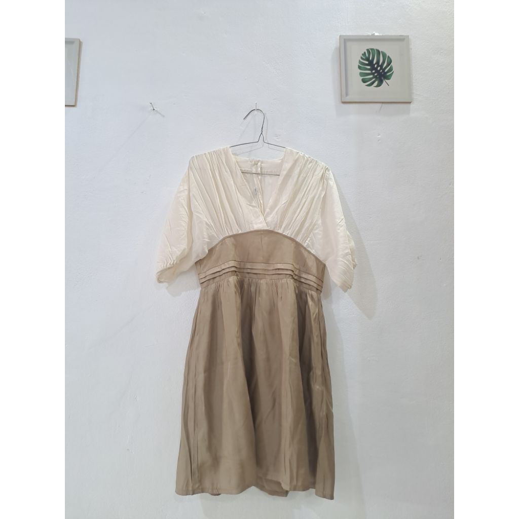 Preloved dress korea/ Preloved dress V-neck/ Preloved dress wanita/ Preloved dress casual/ preloved 