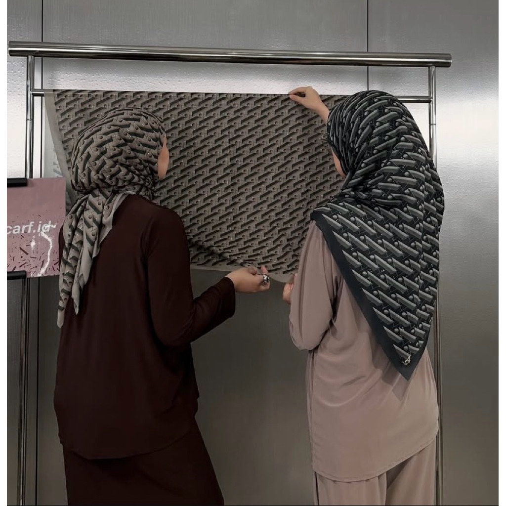 SHE MONOGRAM ARASCARF // SHE MONOGRAM SERIES