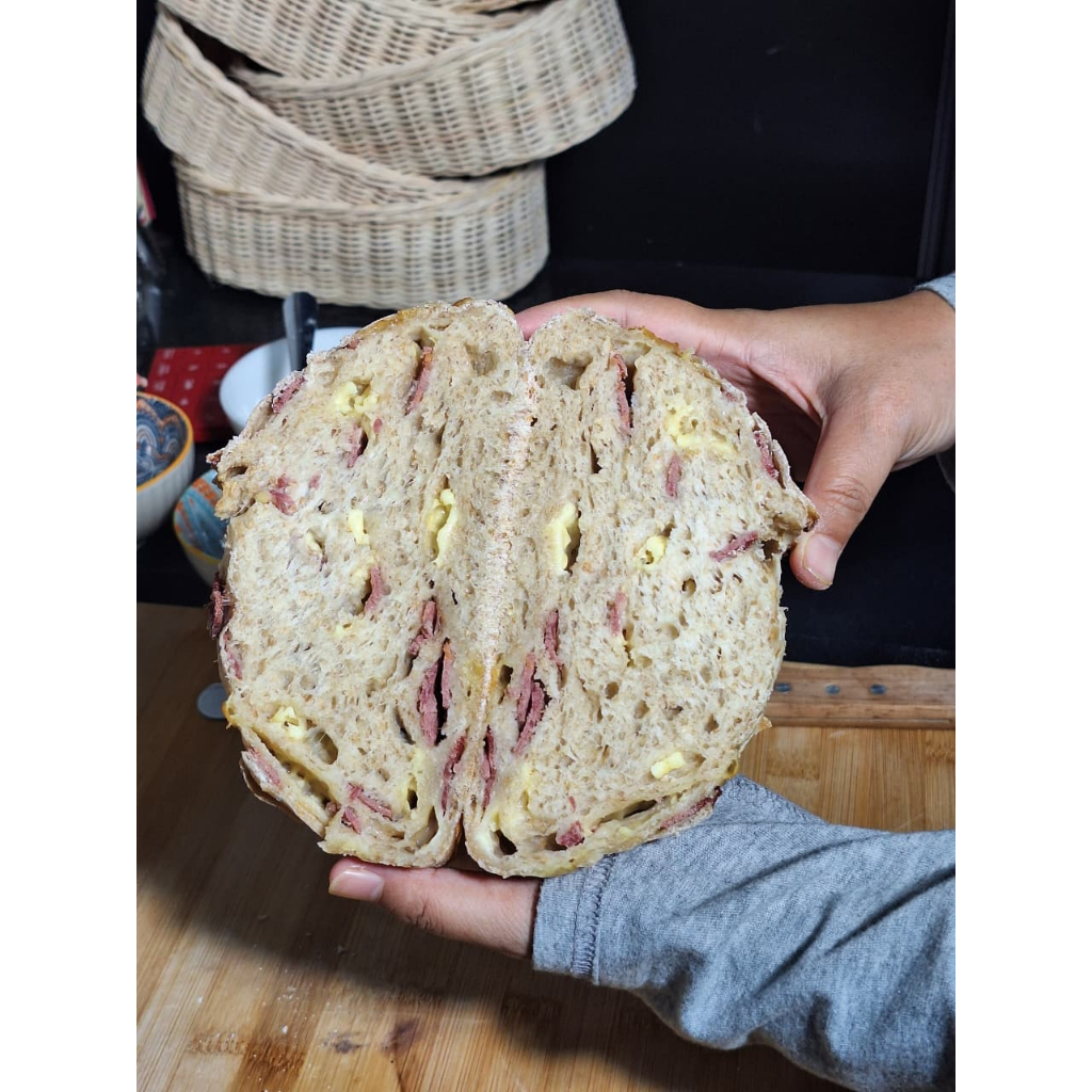 

Sourdough Bread / Roti Sourdough By Bumi Rusa Varian Smoked Beef And Melted Cheese NO COD