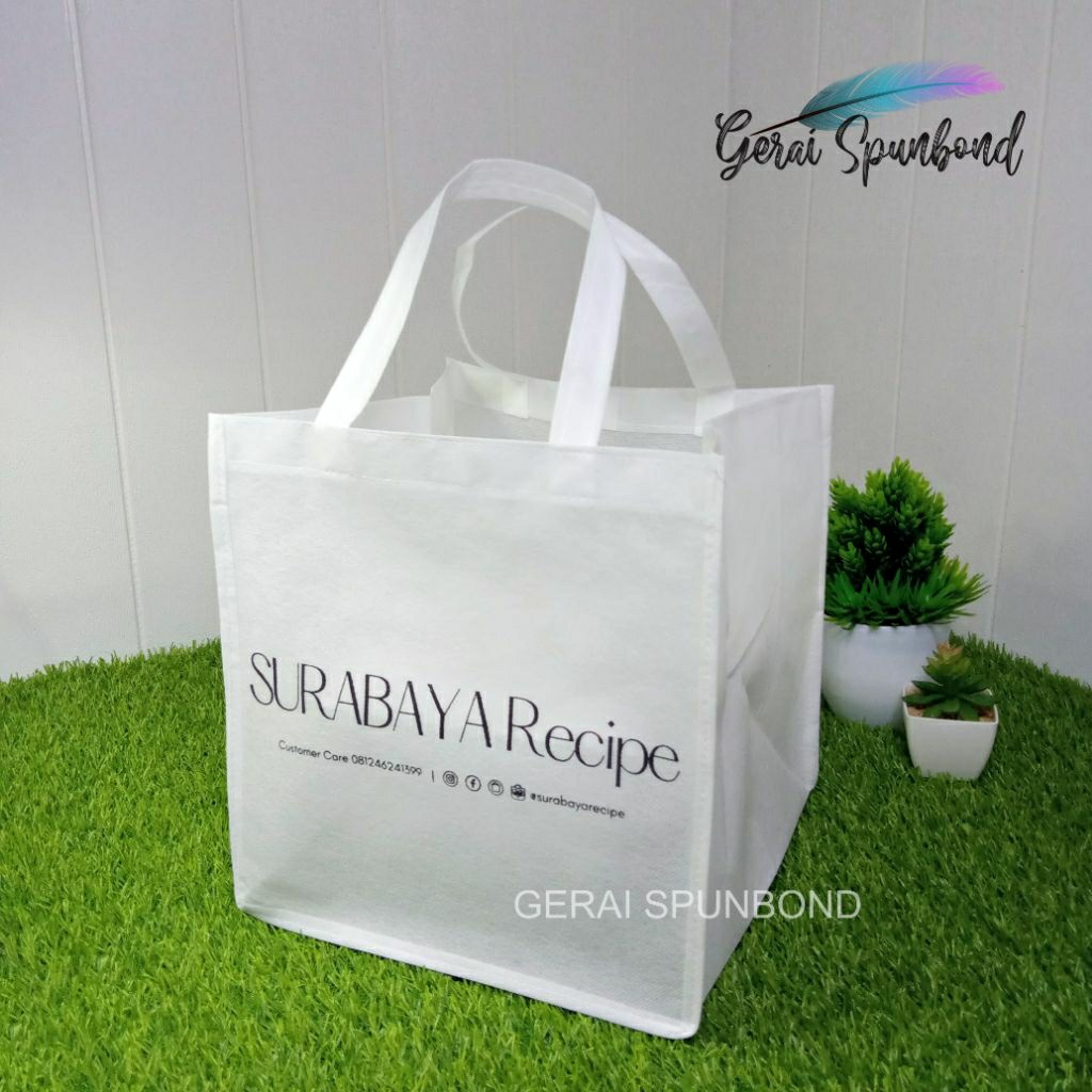 

Goodie Bag Spunbond Custom 100 gsm Uk. 32cm x 32cm x 40cm Plus Sablon Custom 2 Sisi
