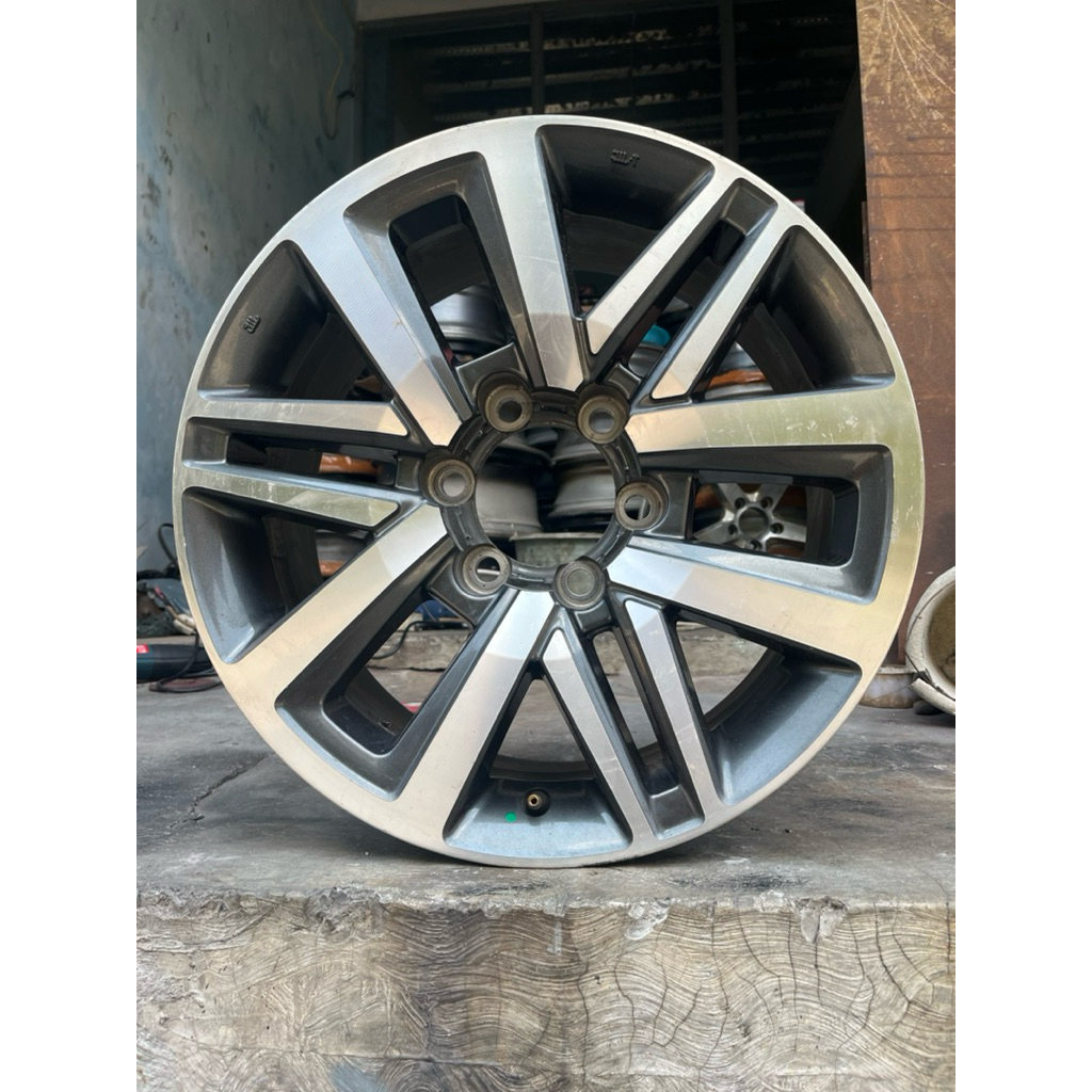 velg serep fortuner VRZ R18 PCD 6/139 kondisi bekas masih bagus