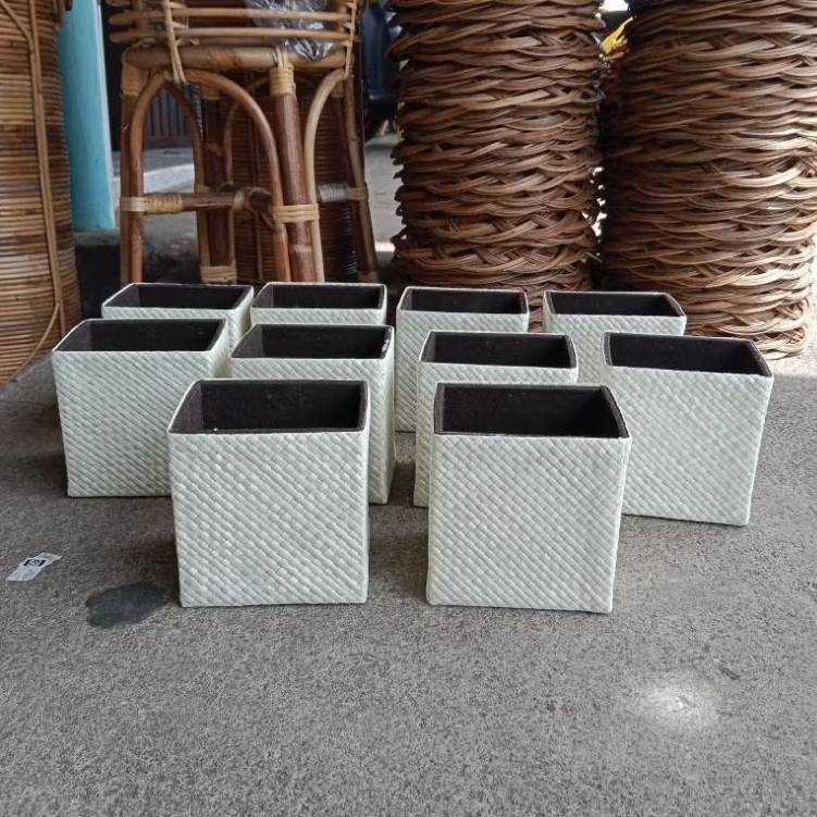 

Kotak pensil / Tempat pensil pandan / Kotak pensil pandan / Media decopage