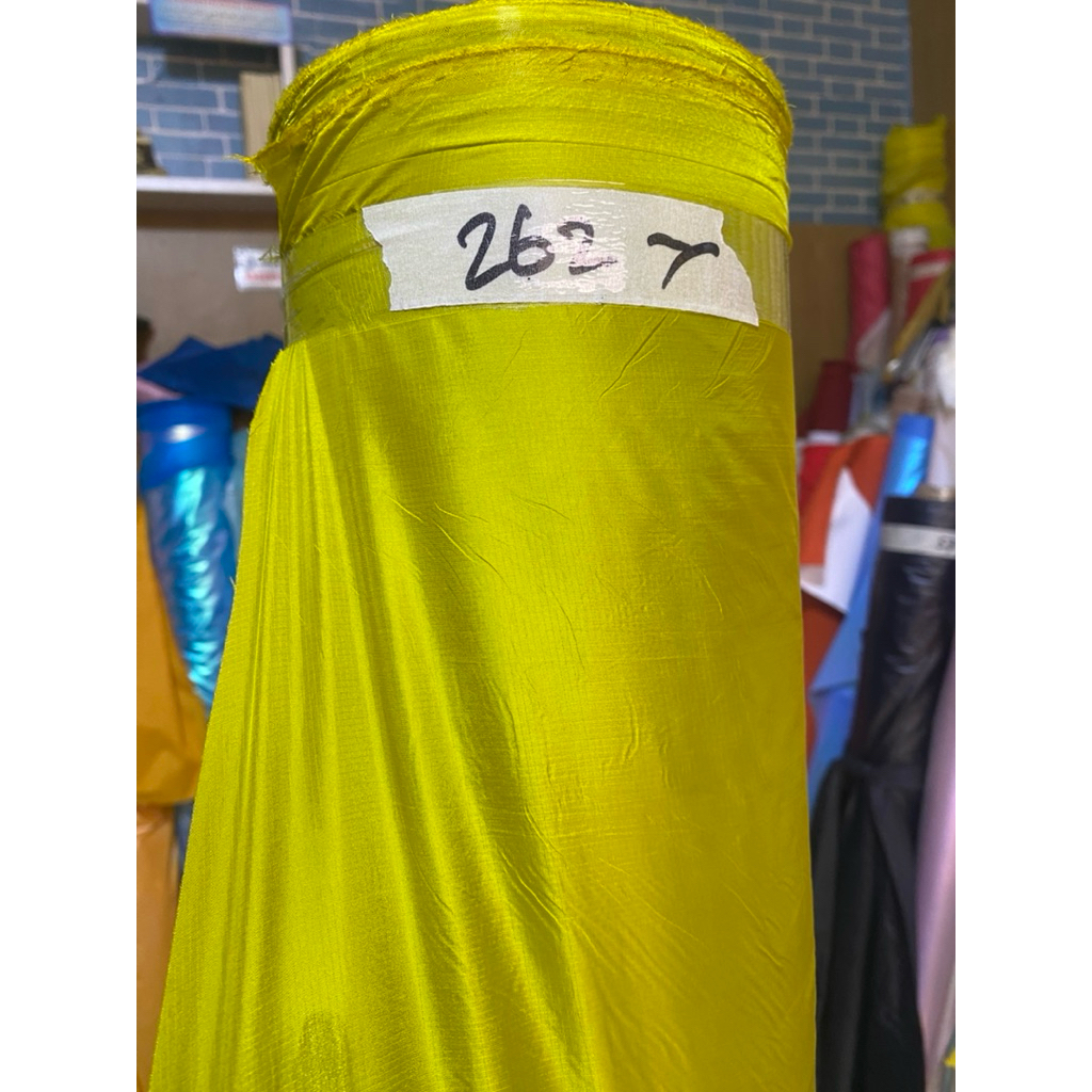 kain parasut metalik cire bebyripstok warna hijau lemon