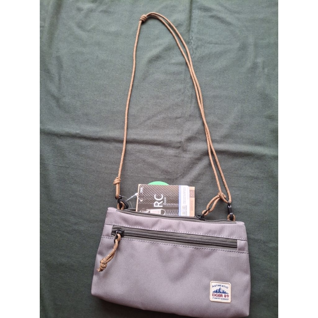 tas eiger ori buat naro dompet sama hanpo bisa