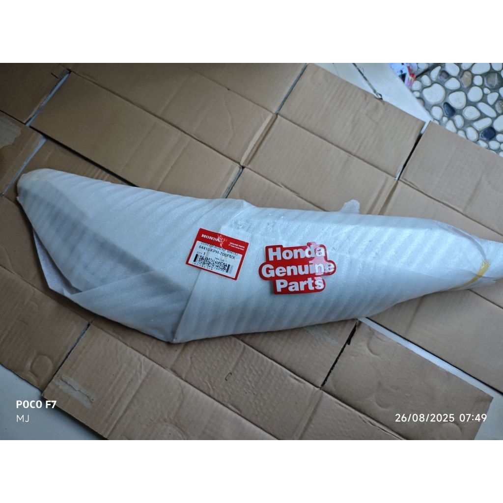64410KPH700FMX / Cover R Body (PF WHT) / COVER BODY KANAN PUTIH
