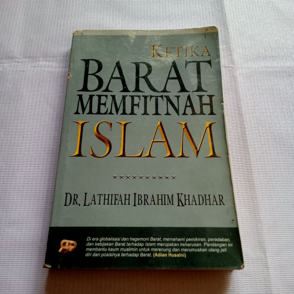 KETIKA BARAT MEMFITNAH ISLAM