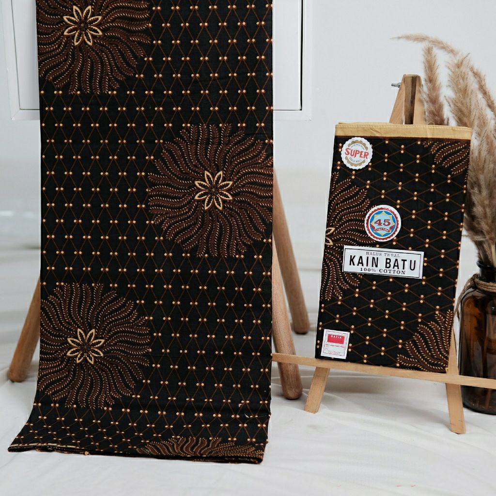Kain Jarik Setelan Kebaya rok dan dekorasi ruangan penutup persalinan batik tradisional pekalongan