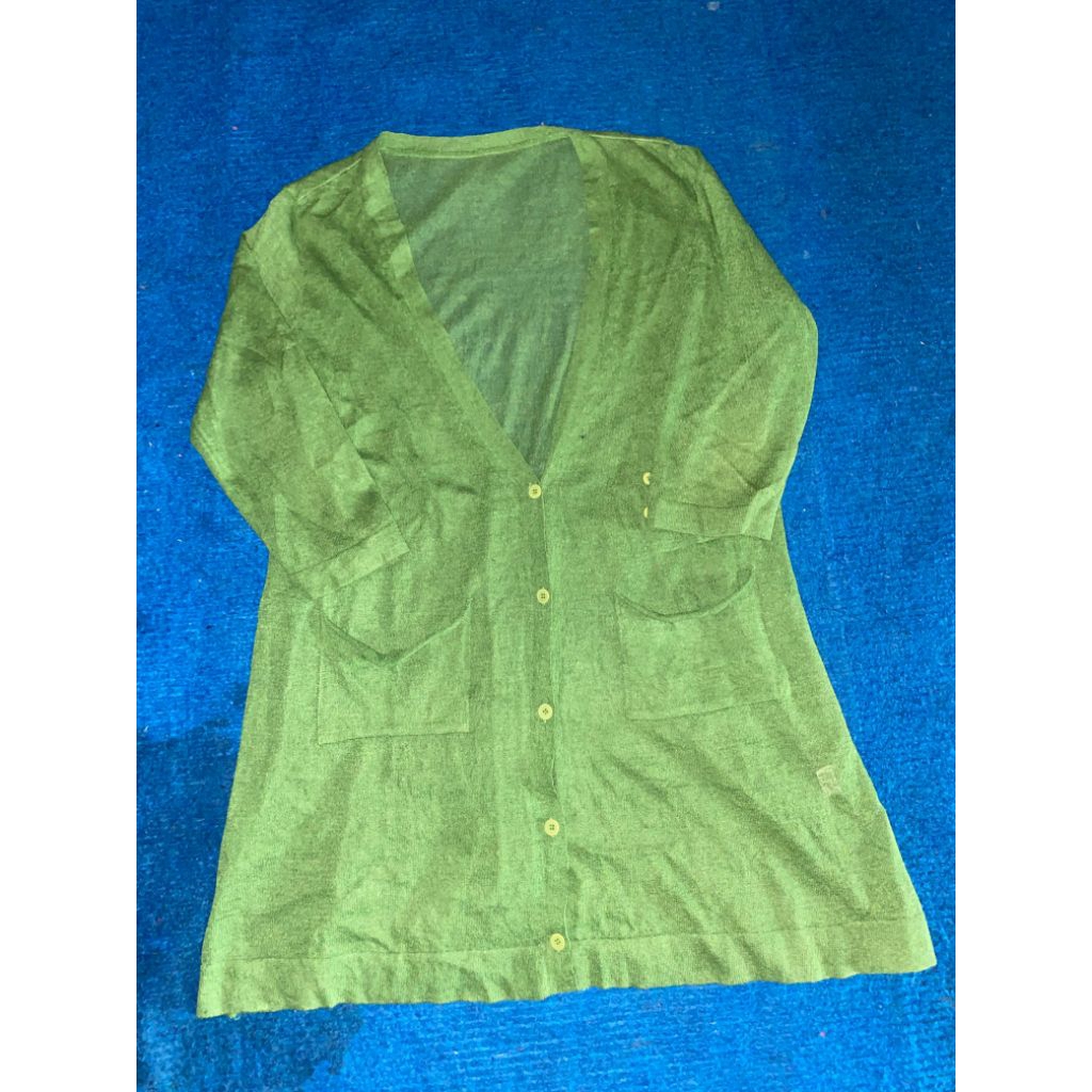 cardigan hijau tua