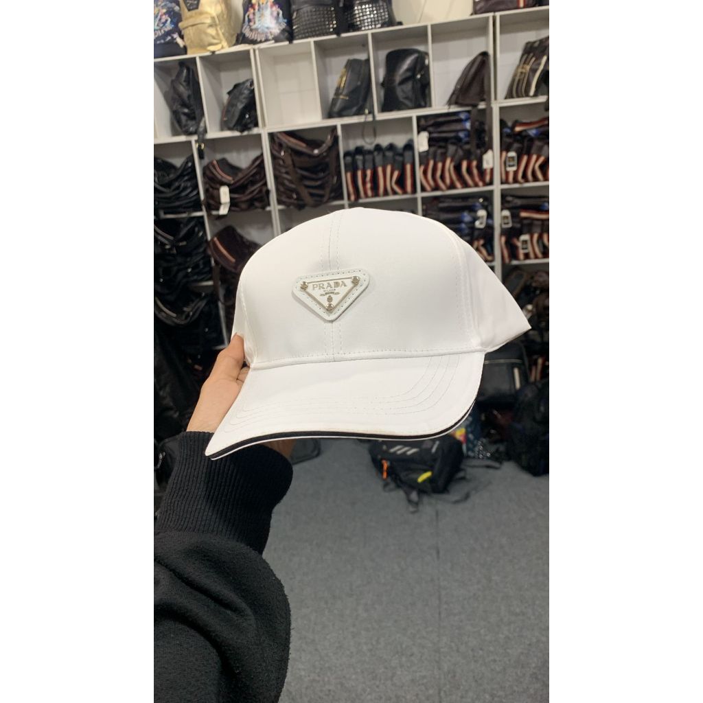 Topi Prada Putih