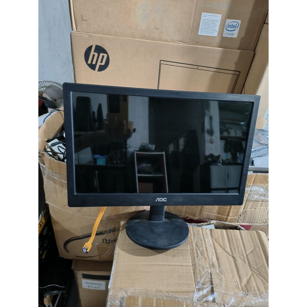 LED Monitor AOC 16 inch bekas Minus