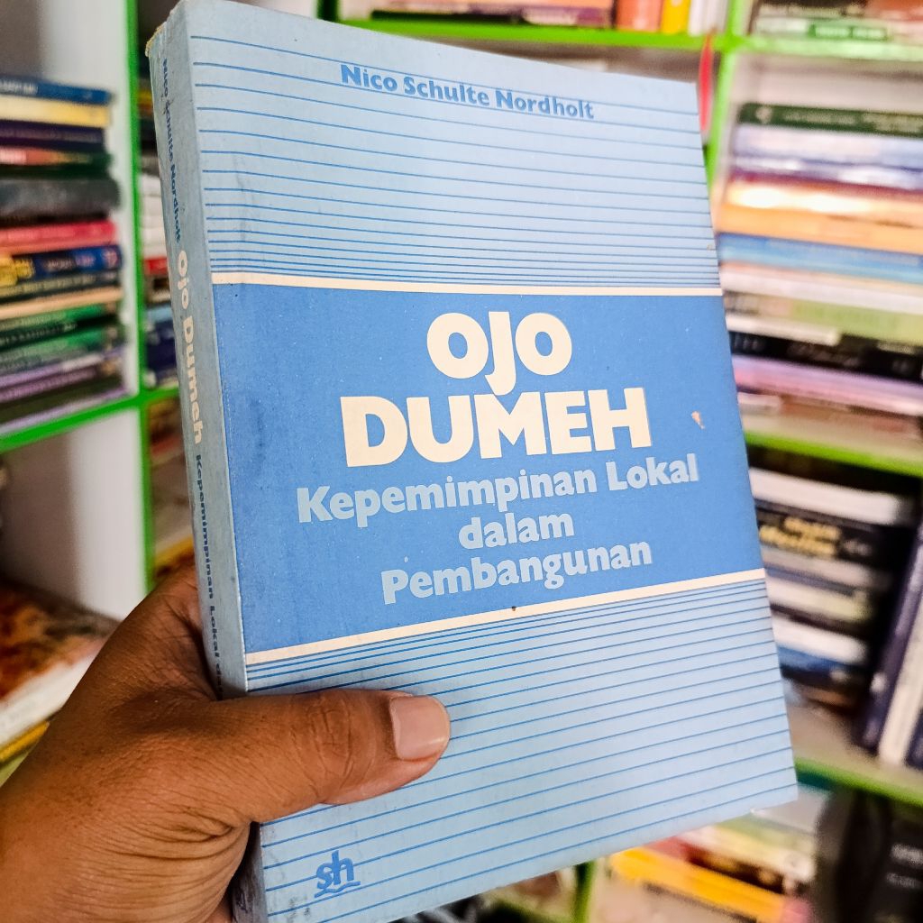 buku Ojo dumeh kepemimpinan lokal dalam pembangunan - Nico Schulte Nordholt
