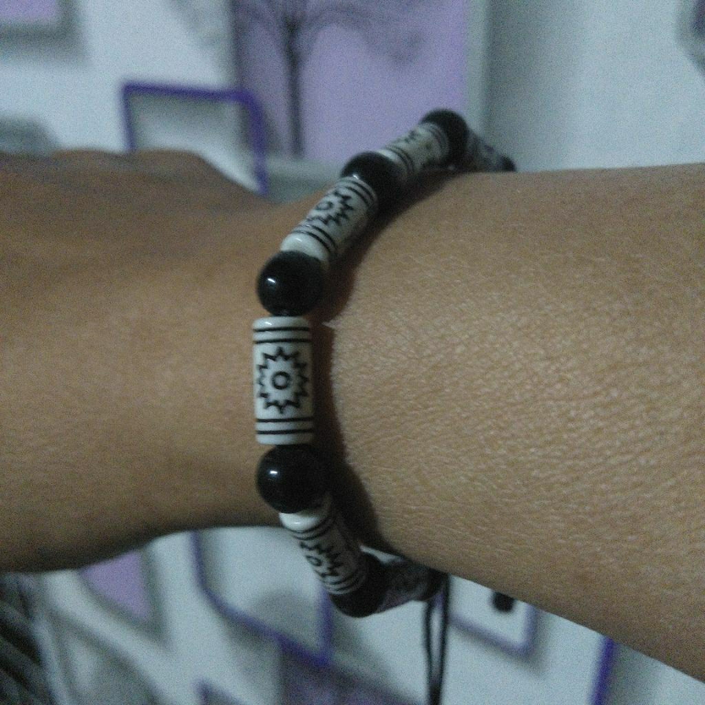 Gelang manik etnik