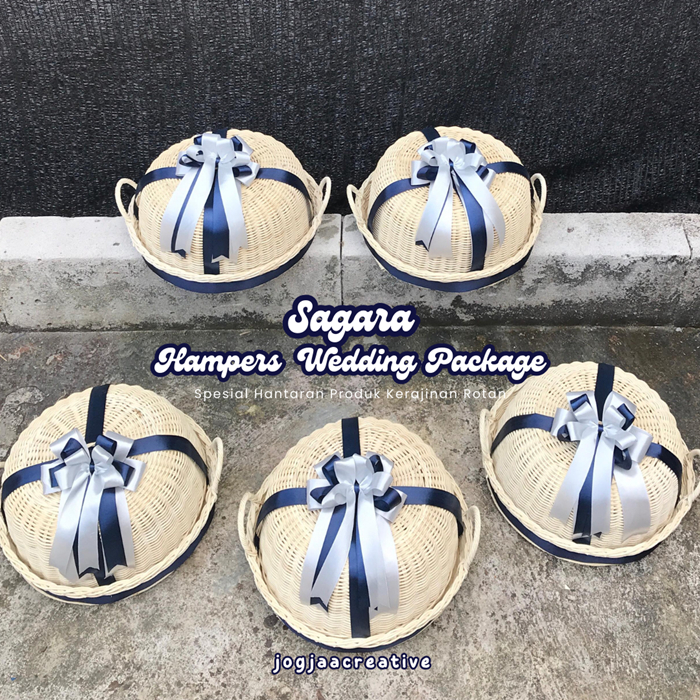 

SAGARA WEDDING HAMPERS | 1 SET PAKET HANTARAN PERNIKAHAN KERAJINAN ROTAN HIAS PITA SPESIAL