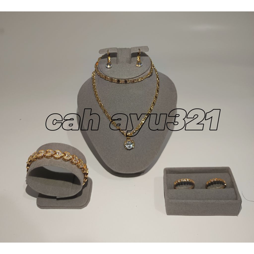 Display Tempat Manekin Perhiasan Kalung Cincin Gelang Warna Abu Abu
