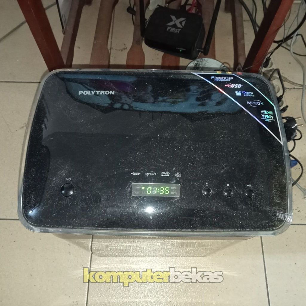 Alat Pemutar DVD MPEG4 MP3 | POLYTRON DVD-2190
