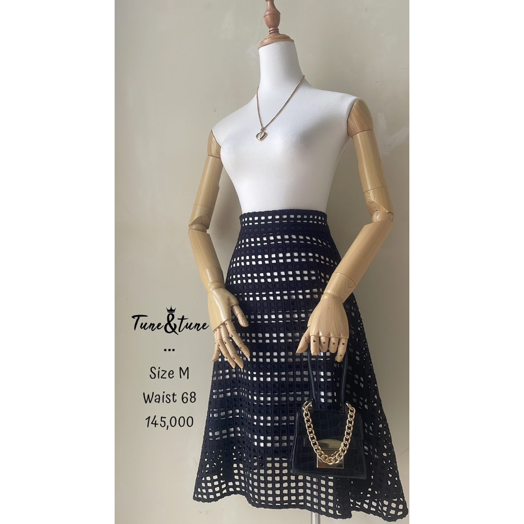 Rok midi skirt selutut katun bordir embroidery bolong bolong kotak kotak motif garis garis hitam put