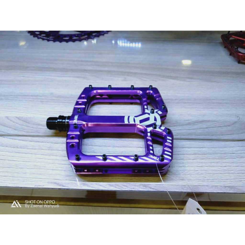 Pedal Sepeda Deity Tmac Alumunium Purple