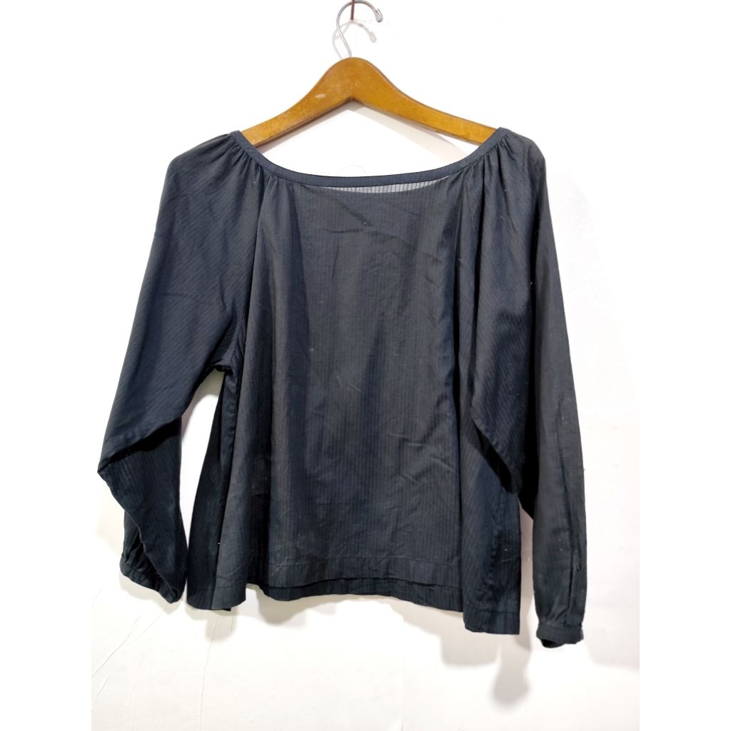 uniqlo - atasan blouse wanita lengan panjang hitam