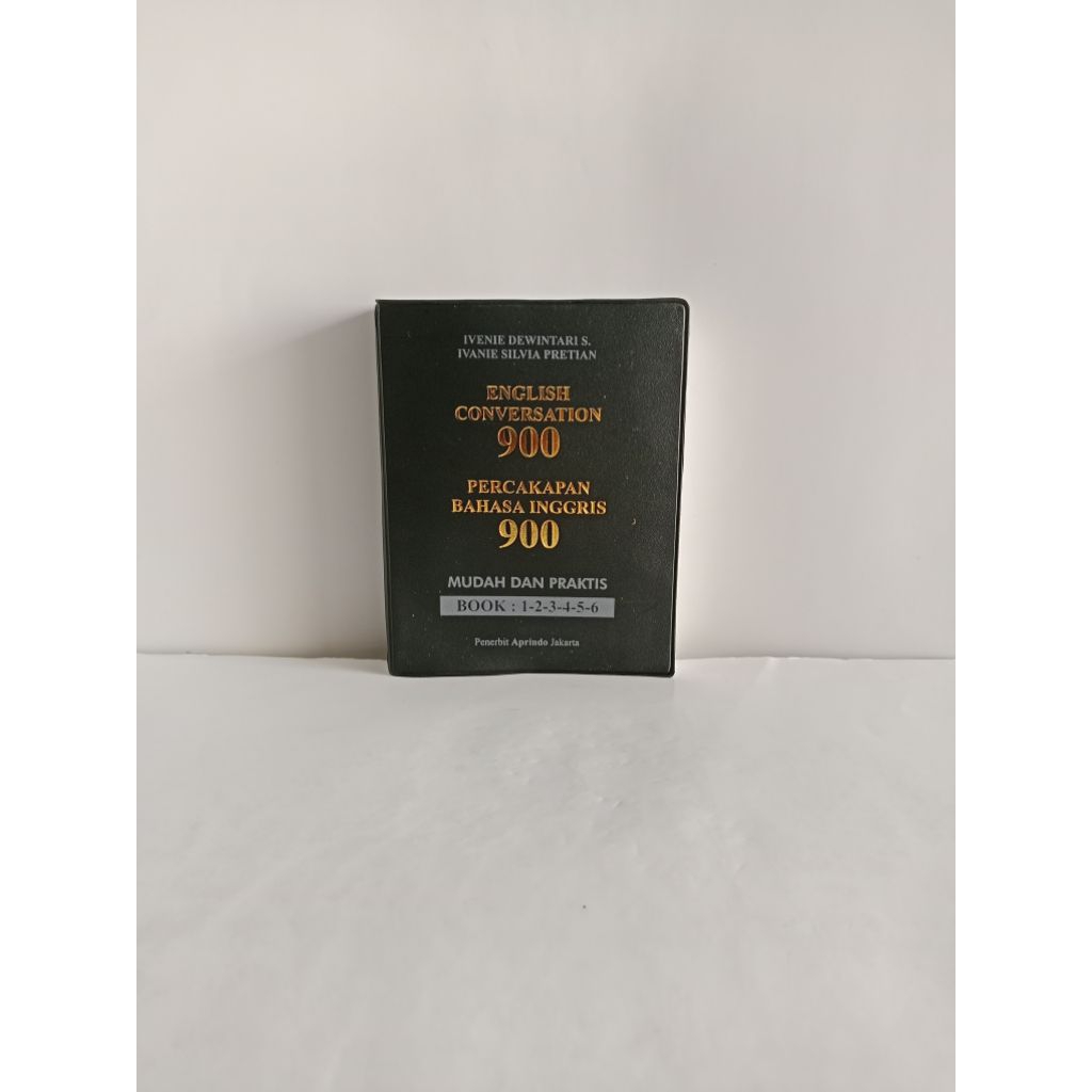 BUKU ORIGINAL ENGLISH CONVERSATION 900 PERCAKAPAN BAHASA INGGRIS 900 MUDAH DAN PRAKTIS by IVENIE DEW