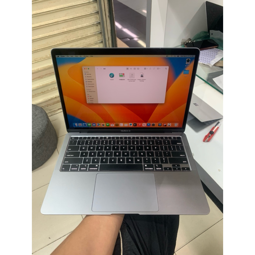 [PROMO] Apple Macbook Air 13INCH Retina 2020 i7 16GB RAM 512GB SSD Second Mulus Garansi 1Bulan