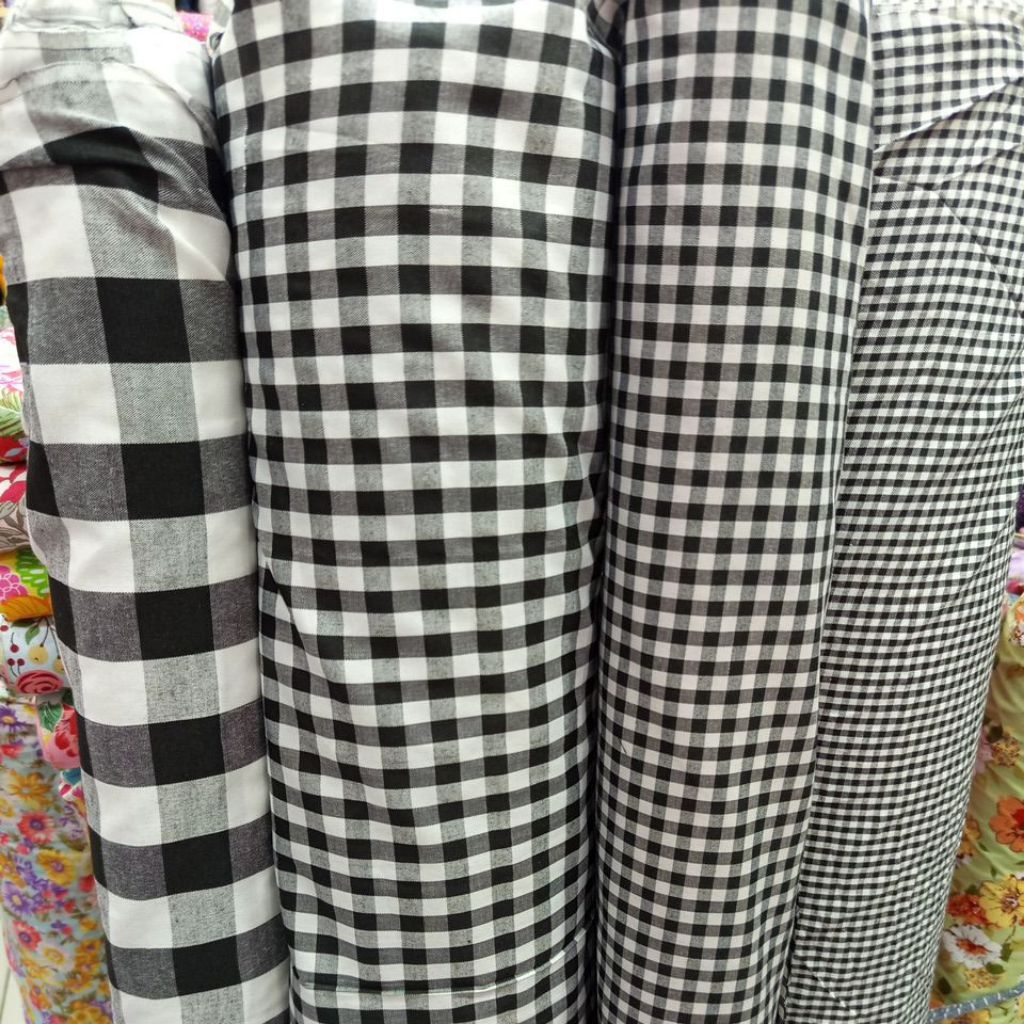 KAIN KOTAK KOTAK HITAM PUTIH