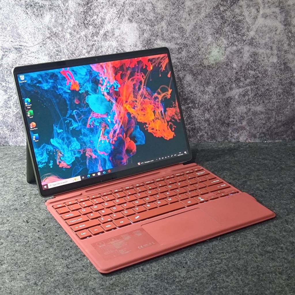 Microsoft Surface Pro 9 i5 1235U Touchscreen / Like New / Keyboard Nyala / Tablet Laptop