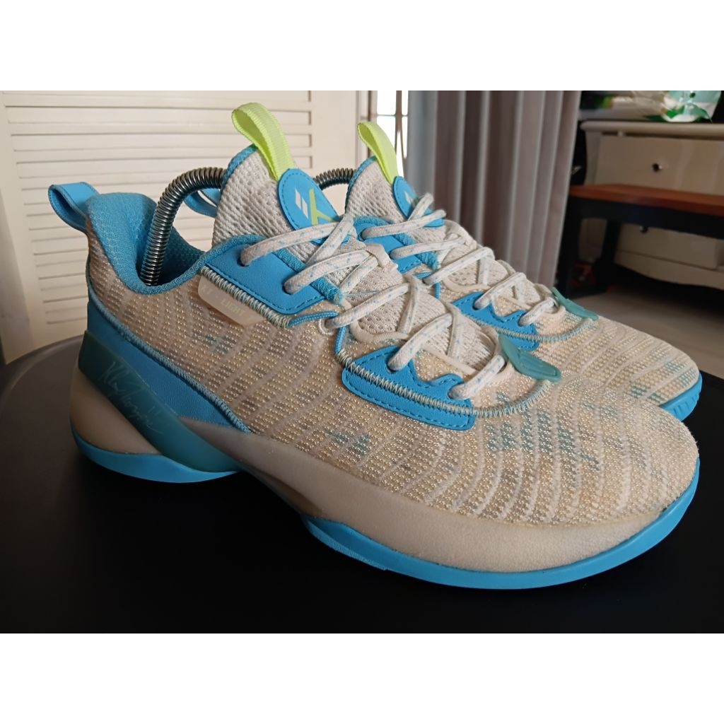 Sepatu basket Anta KT light 7 White  blue seken sz minus pemakaian saja sz 42 insol 26 bagus origina