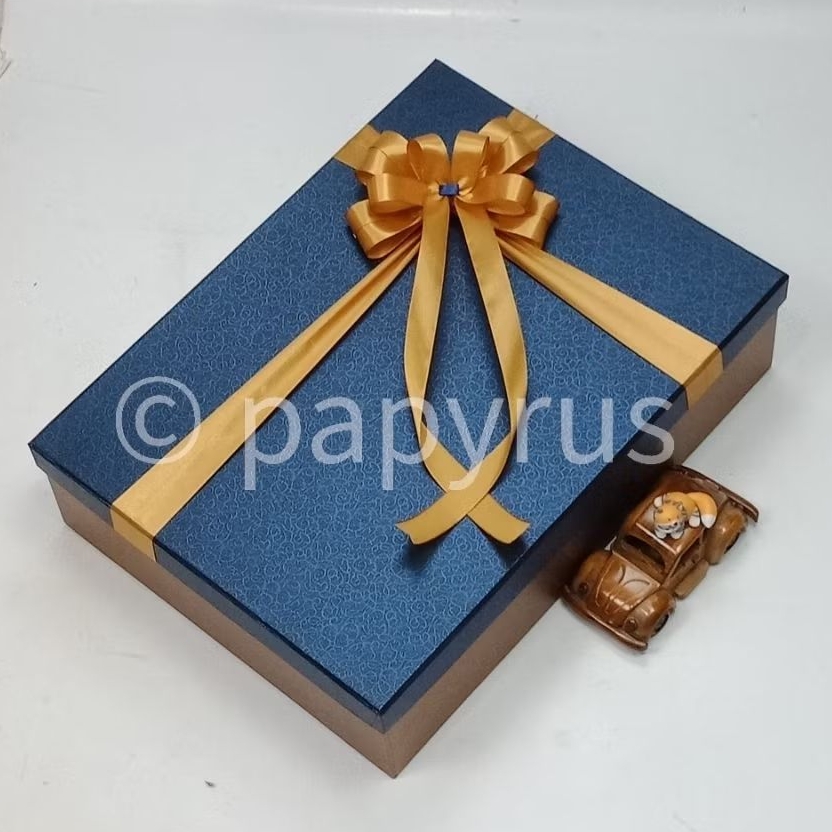

PAPYRUS Kombinasi 30x40 Tinggi 10cm Kotak Kado Gift Box Hardbox Hampers Hadiah V3