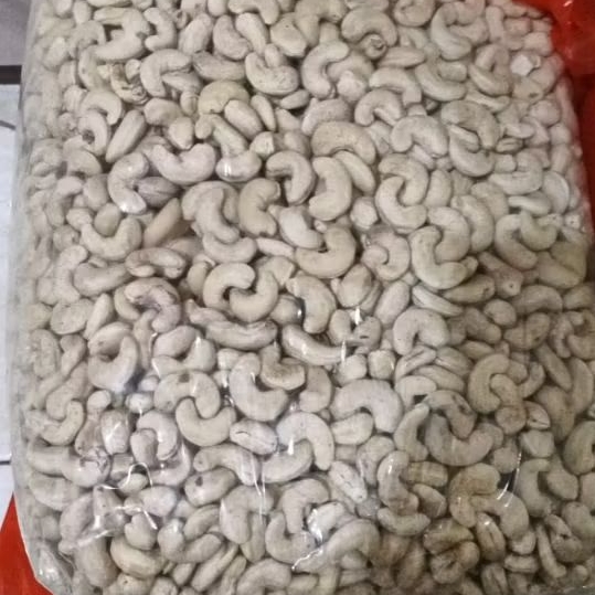 

kacang Mede,mete utuh mentah 1 kg