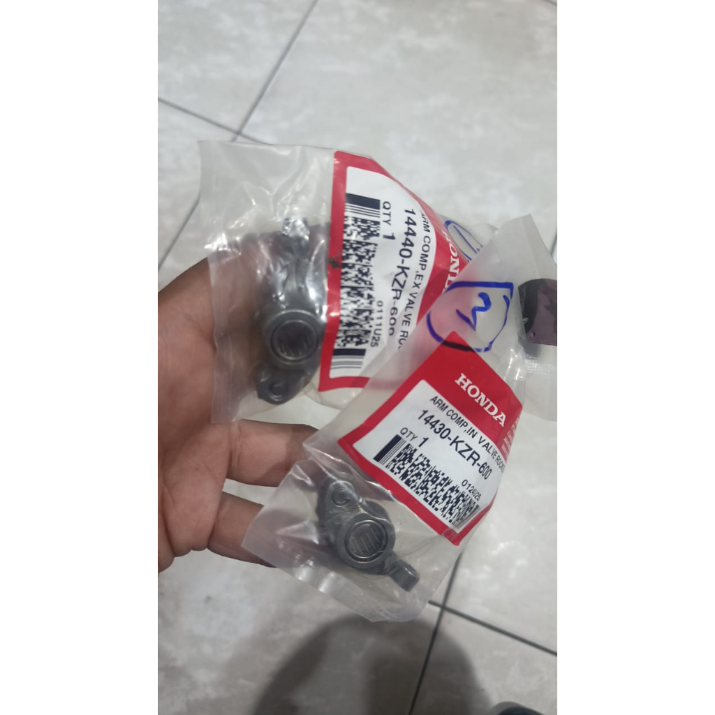 14430KZR600 14440KZR600 PELATUK KLEP IN EX KZR Arm Assy In Valve Rocker Arm Ex Valve Rocker ORIGINAL
