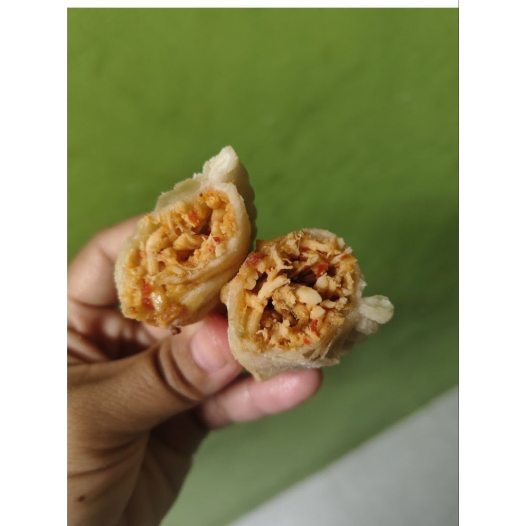 

Cireng isi PREMIUM isi 10pcs (Ayam suwir pedas/ Usus pedas/ ori)