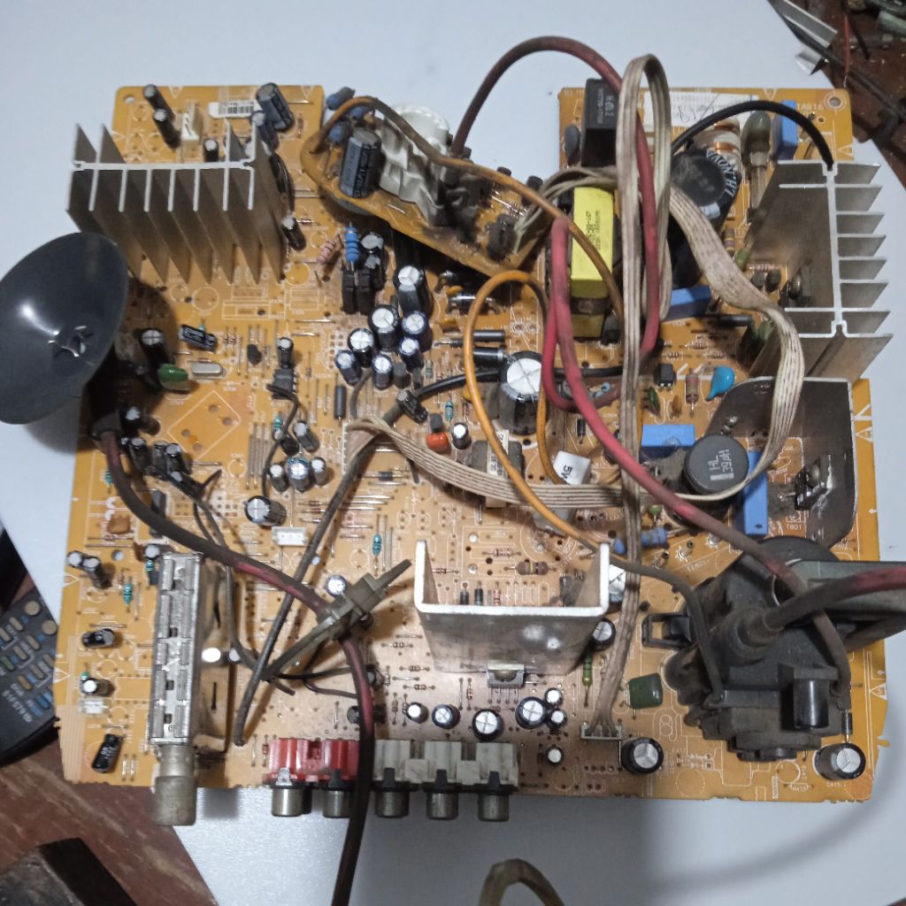 mesin tv Polytron crystaline/uslime