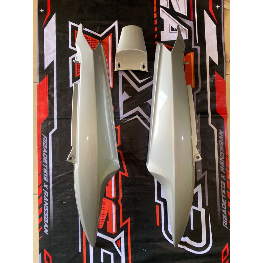 Cover Body Belakang Yamaha Mio Sporty Mio Smile Silver Polos