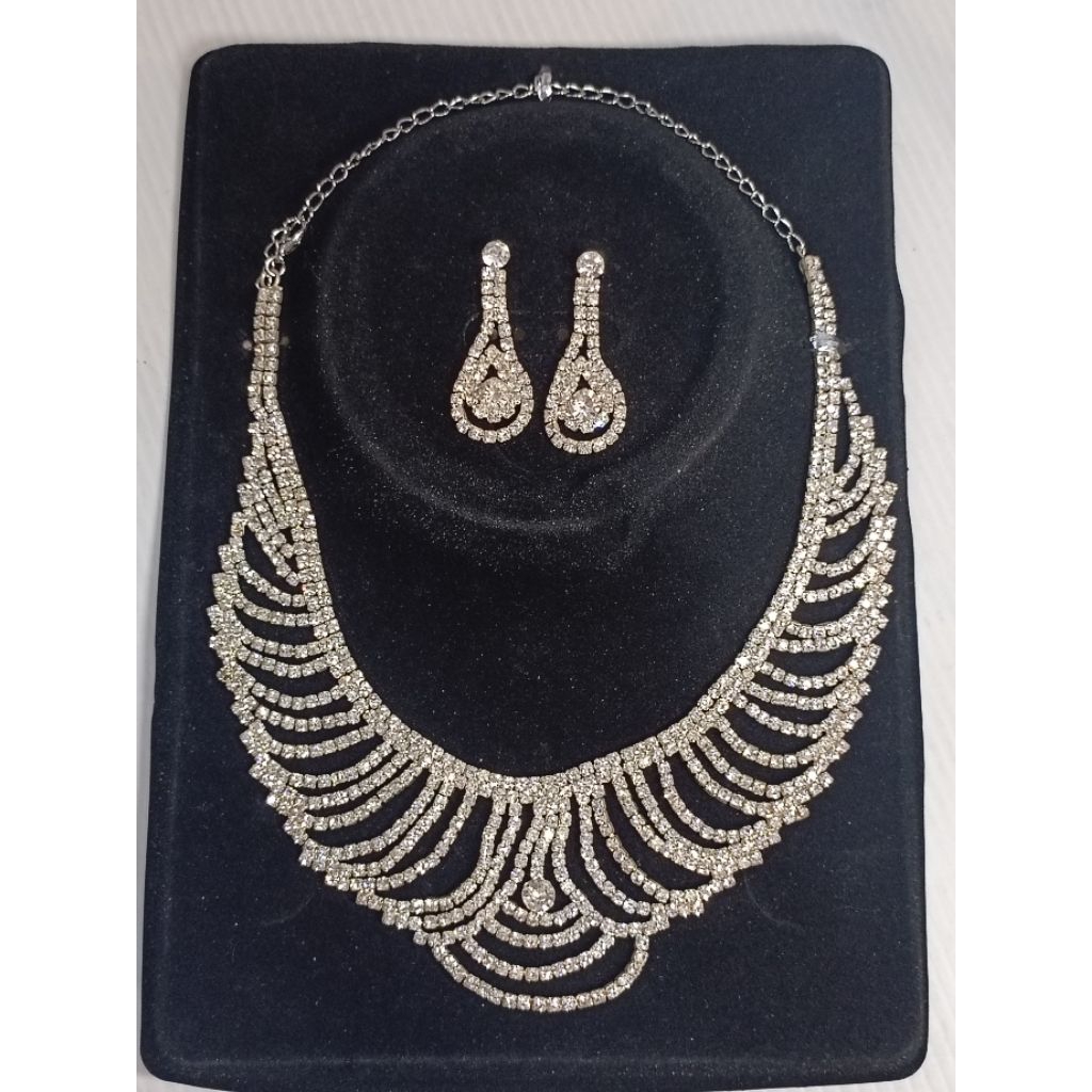 Set Perhiasan Permata Imitasi (A)